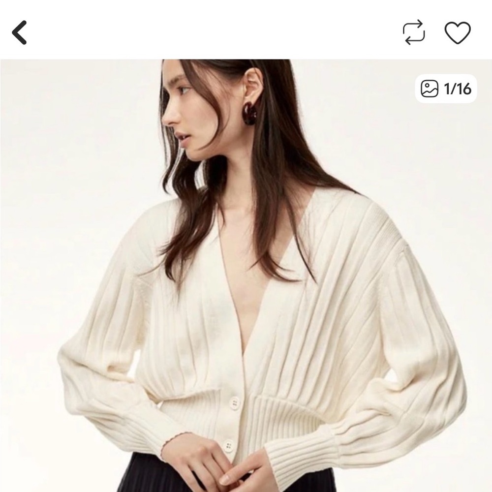 Aritzia Elegant plunge Cream Women's Sweater